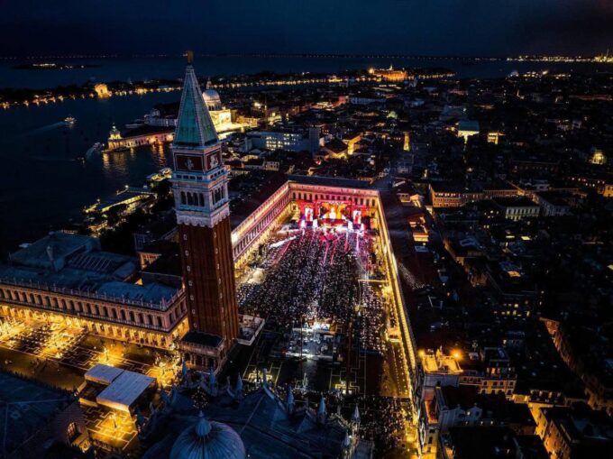 Jean-Michel Jarre in Piazza San Marco a Venezia per uno spettacolo unico