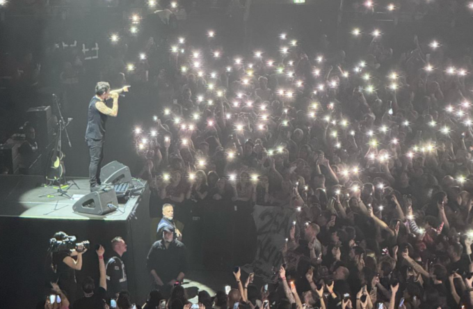 Fabrizio Moro, 25 anni di musica tra cuore e anima festeggiati a Roma al Palalottomatica