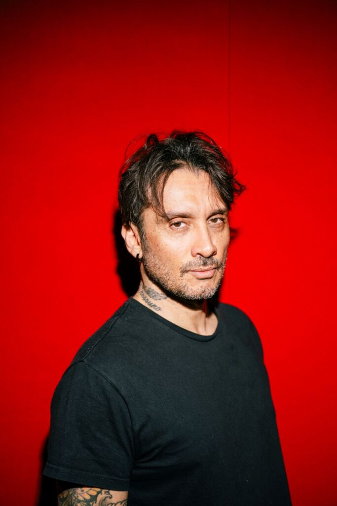 Fabrizio Moro, 25 anni di musica tra cuore e anima festeggiati a Roma al Palalottomatica