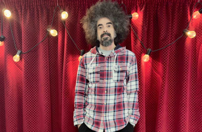 CAPAREZZA entra nel roster di BMG e torna in studio per registrare nuova musica