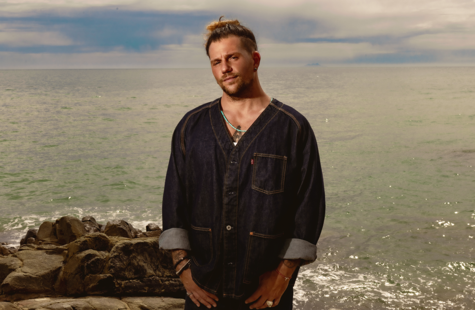 ENRICO NIGIOTTI torna venerdì 16 maggio con il nuovo singolo “PASSATEMPO”