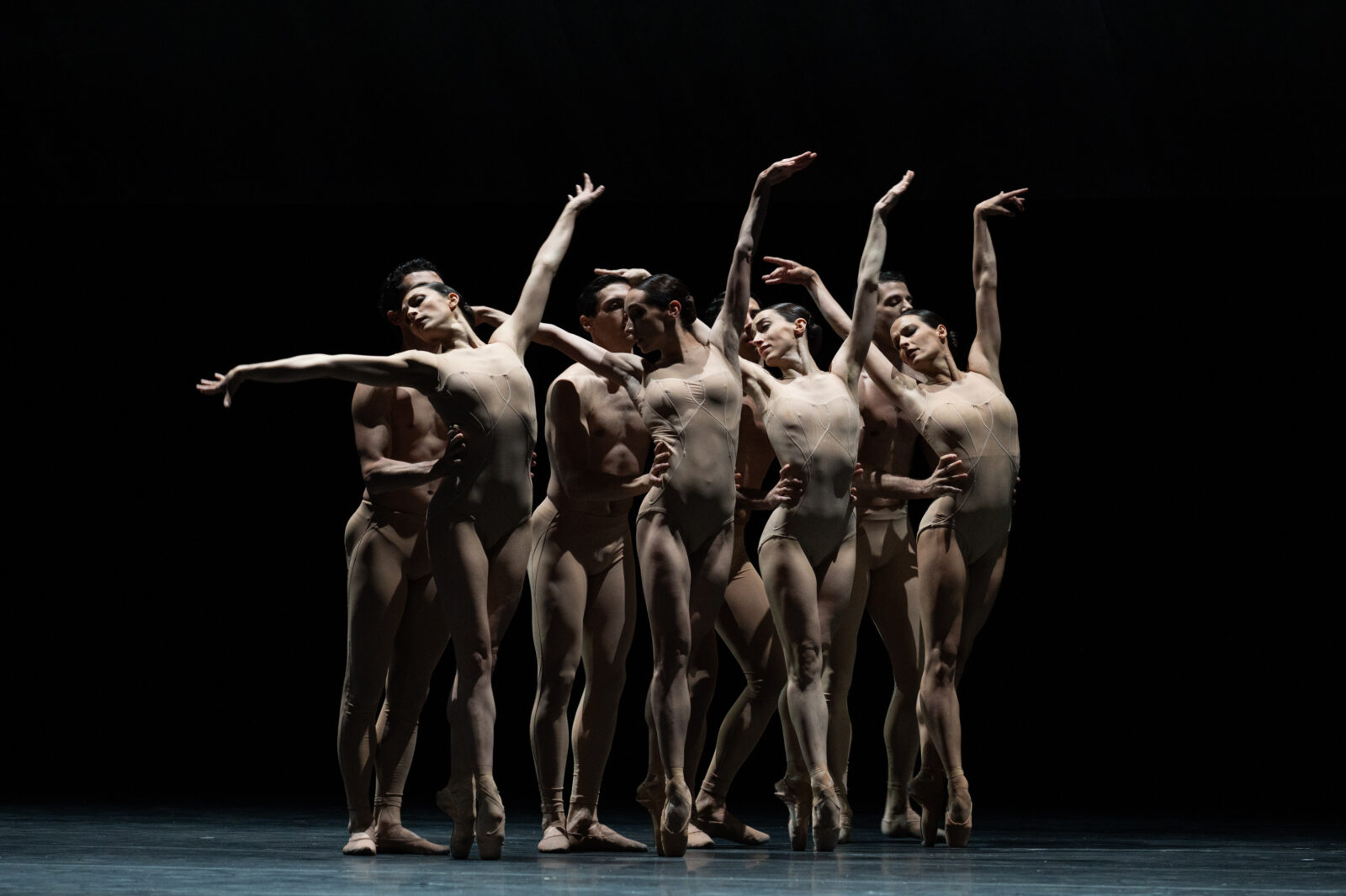 Trittico contemporaneo al Teatro dell’Opera di Roma firmato da Alexander Ekman, Sol León & Paul Lightfoot, e David Dawson