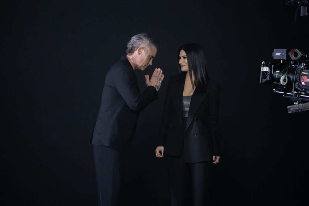 Laura Pausini Robbie Williams Desire
