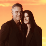 Laura Pausini Robbie Williams Desire inno Mondiali Club Fifa