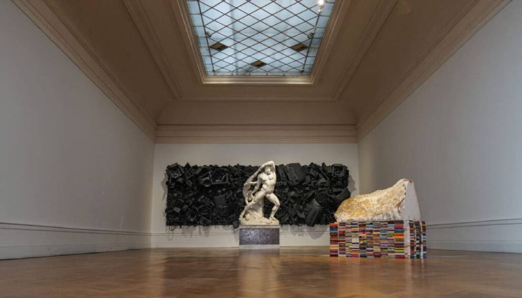 Ahmet Güneştekin, artista turco di origine curda, occupa le sale della Galleria Nazionale d’Arte Moderna e Contemporanea