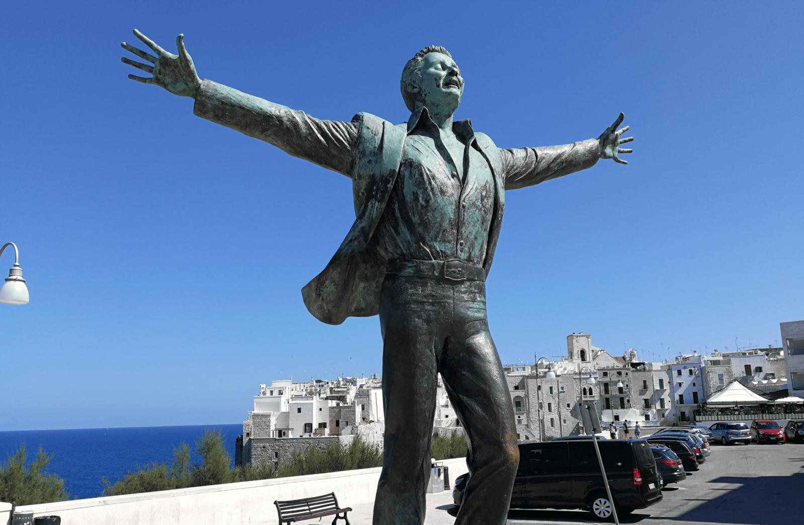 Polignano a Mare celebra Domenico Modugno