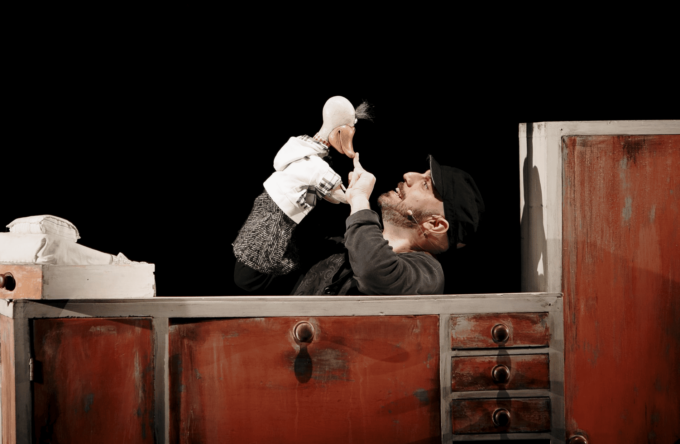 Papero Alfredo accende la fantasia: al Teatro Vaccaj di Tolentino